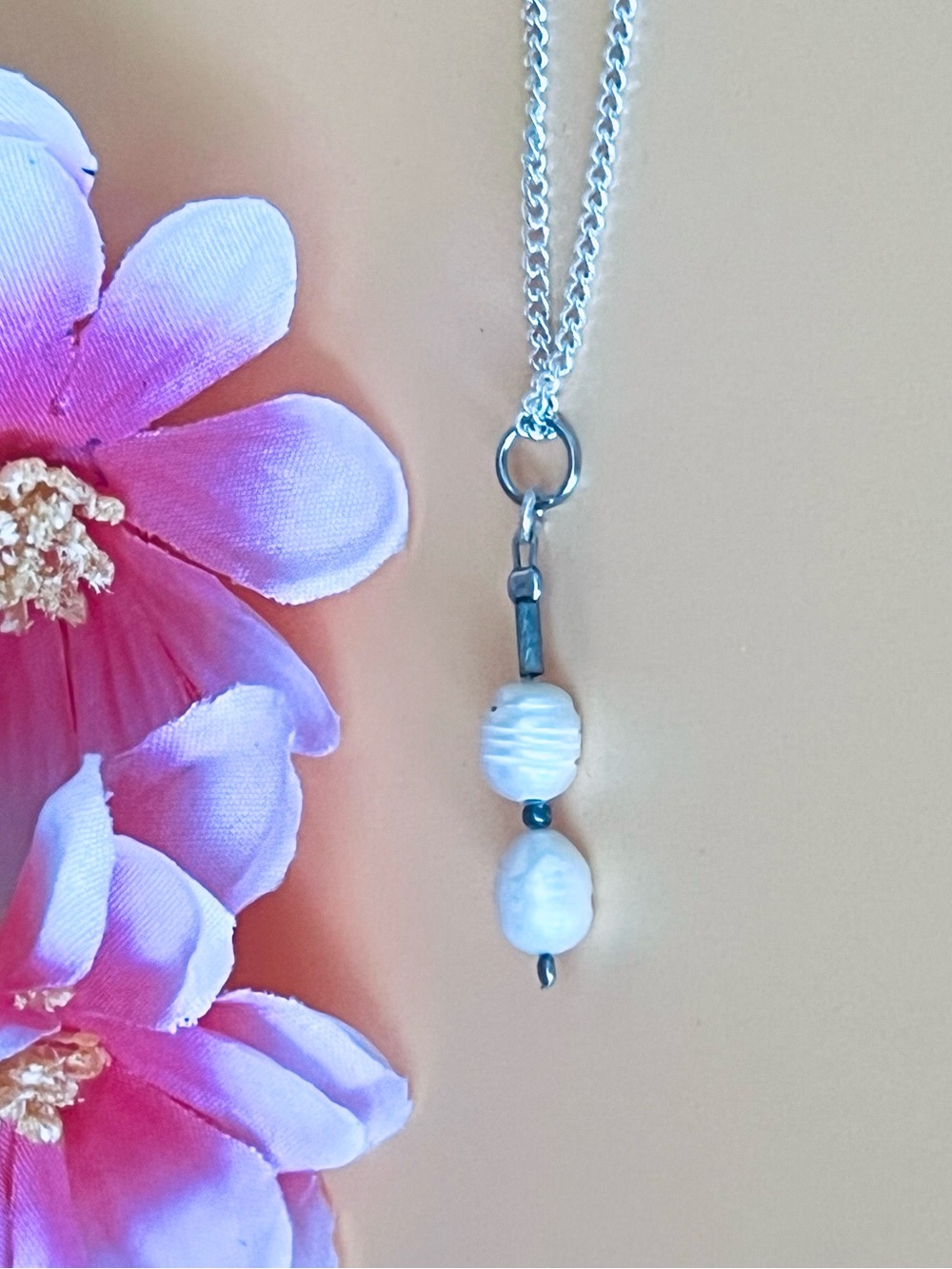 Elegant rice  Pearl pendant and silver plated Necklace
